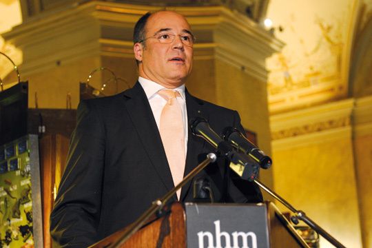 Jörg Hitpass, Leiter Region Rhein Main Volkswagen AG, lobte das unternehmerische Können von Sabine Fremerey. (Archiv: Vogel Business Media)