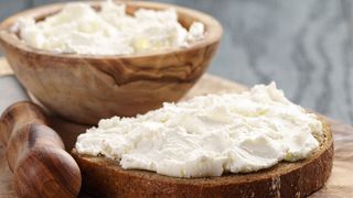 Frischkäse gehört zu den beliebsten Käsesorten der Deutschen. (Vladislav Gudovskiy - fotolia.com)