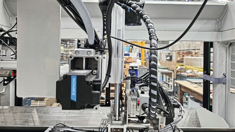 Die Pick-and-Place-Maschinen von Spiraltech verdoppeln dank Servoantrieben, Motoren und SPS-Steuerungen von Inovance ihre Geschwindigkeit von 70 auf 140 Teile pro Minute.(Bild:  Spiraltech)