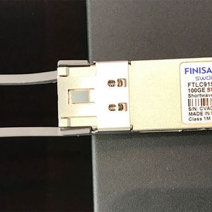 Gesehen auf der Londoner Panduit-Veranstaltung „400G at Light Speed“: einen Tranceiver von Finisar, den es noch nicht gbt. 
