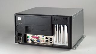 Industrie-PC-Gehäuse für Wandmontage mit frontseitigen I/O-Zugang. (Bild: AMC Analytik & Messtechnik GmbH Chemnitz)