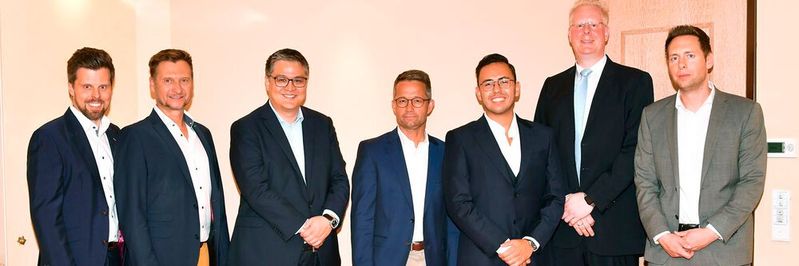 Michael Jüdiges und Christian Faust (beide Geschäftsführer von Connectivity Solutions), Johannes Rump (Geschäftsführer Oventrop), Markus Klausner (CTO Viessmann Climate Solutions SE), Ulrich Ziegler (Geschäftsführer Eltako), Heinrich Johannes Gantenbrink (Geschäftsführer Bega) und Christian Lübke (Bega). 
