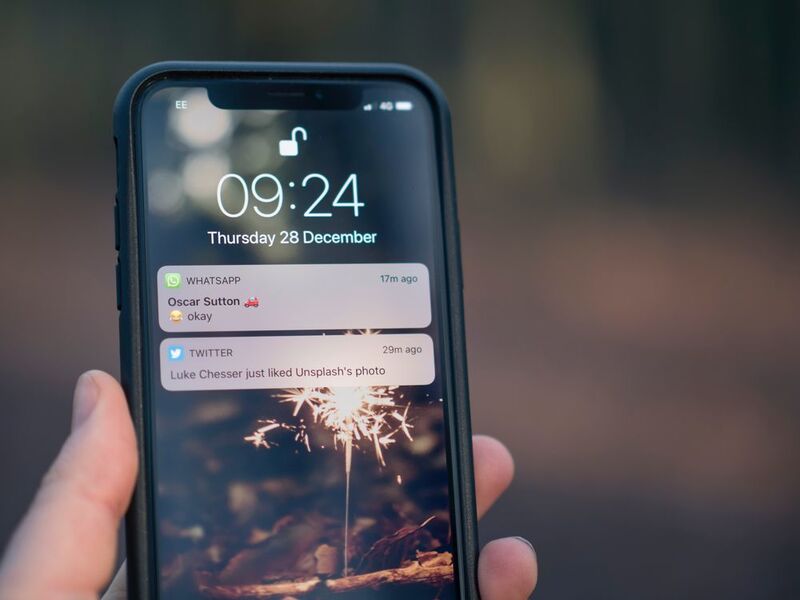 2. Instant Messaging-Dienste Die Kommunikation ist ja mittlerweile und zum Glück auch nicht mehr abhängig von der aktuellen Wetterlage. In Zeiten von Brieftaube und Postbote mag das wohl anders ausgesehen haben. Mit Messaging-Apps wie WhatsApp und Slack können Sie nicht nur die Kommunikation mit Freunden und Familie sicherstellen, diese Tools werden auch im Berufsalltag immer beliebter. Mit der Gruppenchat-Funktion können Sie ihr ganzes Team erreichen, Nachrichten verschicken und Dokumente austauschen – ganz einfach und ohne die Formalität von E-Mails.  (gemeinfrei)