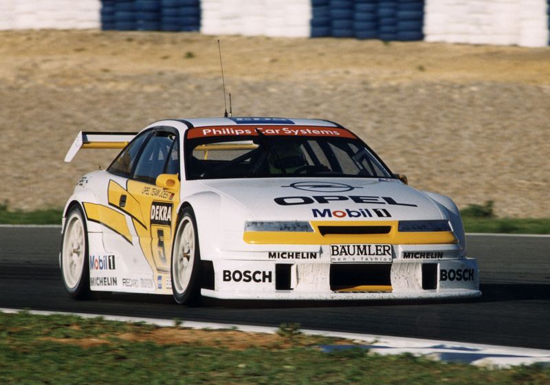 Konnte auch im Motorsport zahlreiche Erfolge erzielen: die DTM-Version des Opel Calibra.  (Foto: Opel)