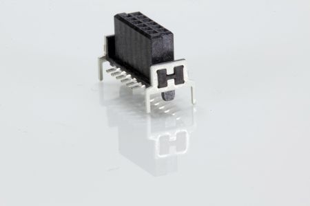 Bild 1: Die miniaturisierten Leiterplattensteckverbinder har-flex übertragen im Raster 1,27 mm zuverlässig Signale. (Bild: Harting)