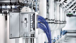 Bei der Entwicklung der Ventilinsel vom Typ 8652 wurde besonderer Wert auf kompakte Abmessungen gelegt, weil in Wasseranwendungen der Einbauplatz oft knapp bemessen ist.  (Bild: Bürkert Fluid Control Systems)