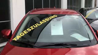 Der Anteil von Händler- und Werkszulassungen ist im Juli im Vergleich zum Juni deutlich gesunken. (Bild: Seyerlein/»kfz-betrieb«)