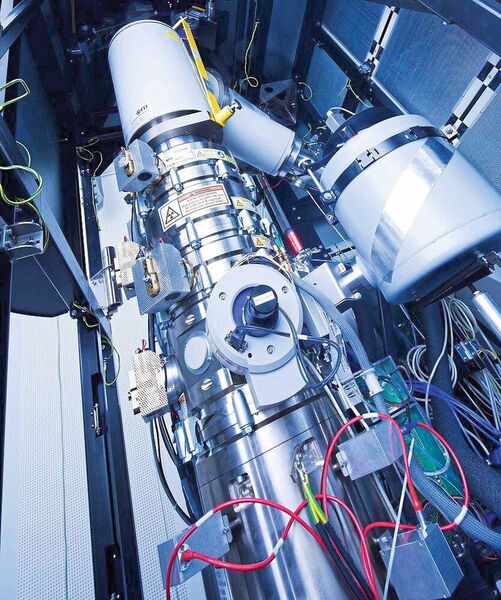 Innenansicht des Supermikroskops SALVE, mit dem der „Bindungstanz“ zweier Rheniumatome gefilmt wurde. (Heiko Grandel, Universität Ulm)