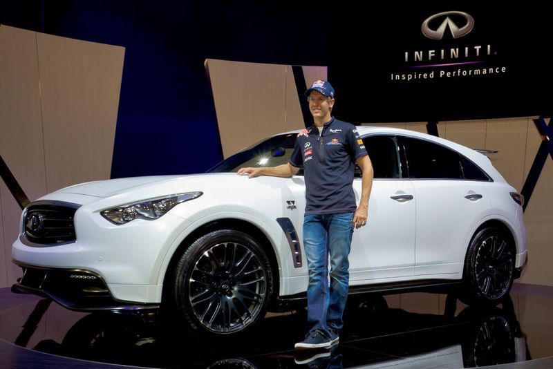 Auch Formel-1-Weltmeister Sebastian Vettel konnte Infiniti nicht retten. (Bild: Infiniti)