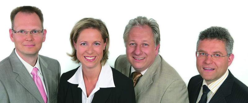 Das Internet-Vertriebsteam der Mercedes-Benz-Niederlassung in Dresden: (von li.) Mario Lüdecke, Corina Somya, Norbert Bauer und Dirk Mann. (Archiv: Vogel Business Media)