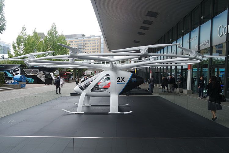 Mit seinen neun Akkus kann der Volocopter bis zu einer Stunde lang fliegen. (SP-X/Mario Hommen)