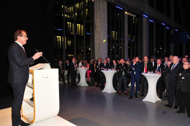 Dobrindt äußerte sich neben der Abgas-Thematik auch zu weiteren Branchenthemen, beispielsweise zum aktuellen Stand seiner Maut-Pläne. (Zietz)