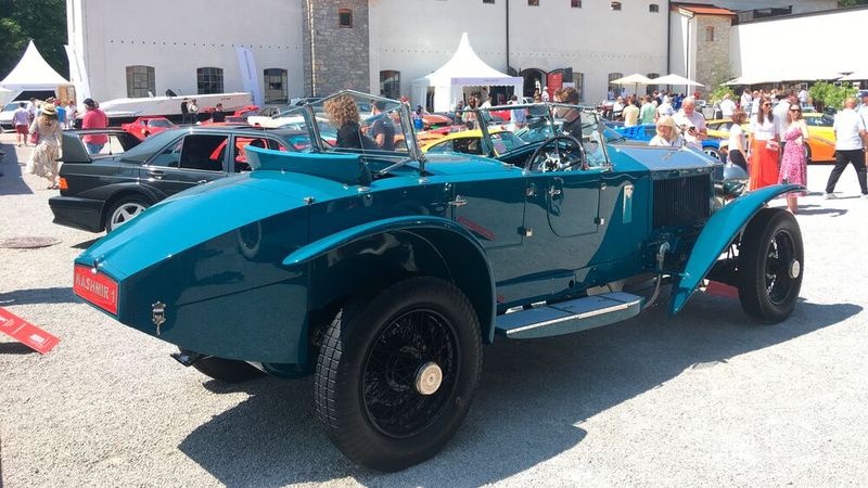Für den Aufbau dieses Rolls-Royce Phantom I Experimental mit Chassis 17EX zeichnete der Karosseriebauer Jarvis in Wimbledon verantwortlich. Erst kürzlich wurde das Fahrzeug bei P & A Wood in Großbritannien restauriert. (Bild: Diehl – VCG)