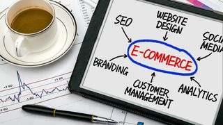 e-commerce-with-related-word-cloud-handwritten-on-tablet-pc-stockpack-adobe-stock-1-scaled (Quelle: cacaroot - Adobe Stock)