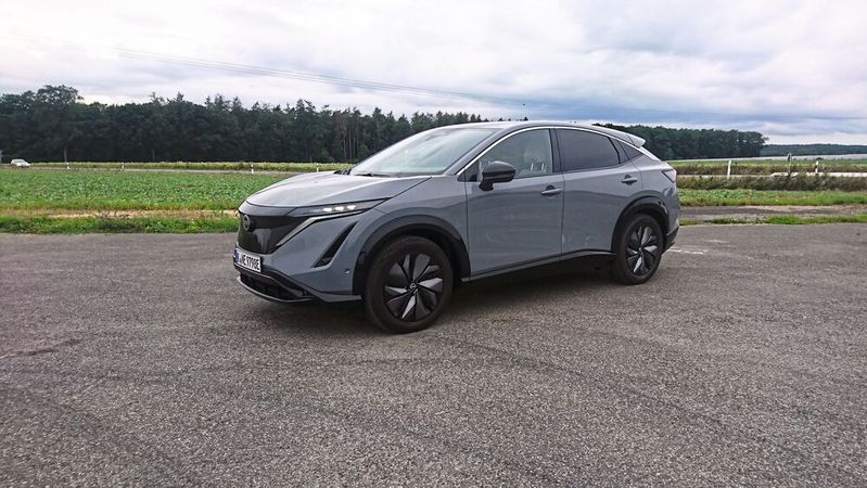 Der Ariya ist Nissans zweiter elektrischer Pkw. Das Modell wird seit Herbst 2022 angeboten.(Bild:  Sven Prawitz/VCG)
