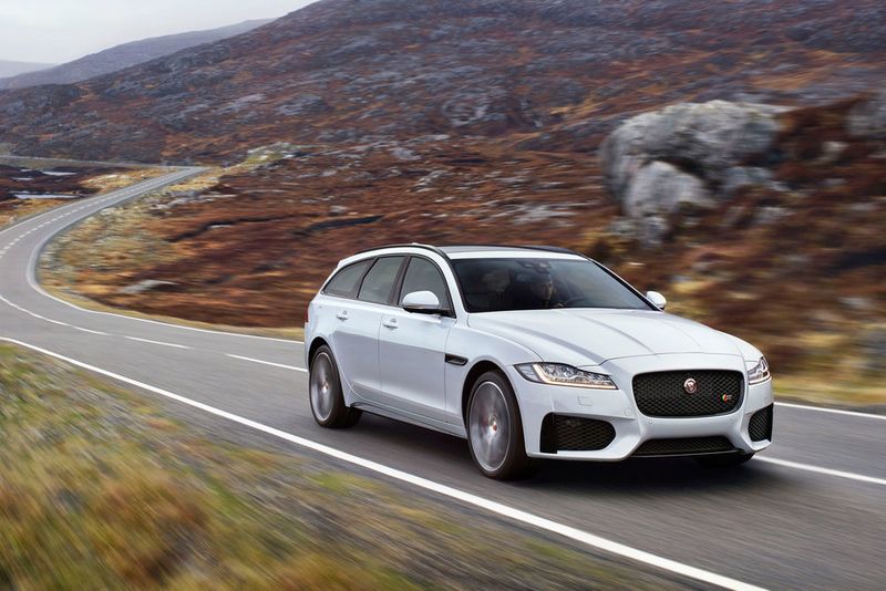 Sportlich-elegant: Das Design des XF Sportbrake, das aus der Feder von Ian Callum stammt, reiht sich perfekt in die Jaguar-Modellfamilie ein. (Jaguar Land Rover)