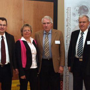 Neuer Vorstand der FDM-Fachgruppe Gebrauchtmaschinen (v.l.n.r.): Thomas Weber (Vögtle, Eislingen), Dagmar Schwabe (K.D Schwabe, Ratingen), Dieter Lenau (Makutec, Straßenhaus) und Lutz Herpel (Firma Herpel, Bremen). Thomas Spaltenberger (S+B, Karlsbad) war geschäftlich verhindert.