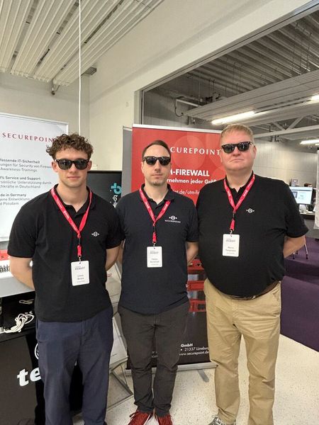 Die „Men in Black“ von Securepoint: (v. l.) Linus Brune, Fabian Nuretinoff und Marco Fangmann (Bild: Vogel IT-Medien GmbH)