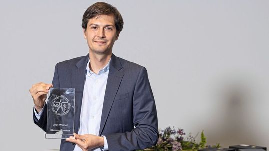 Dr. Clemens Plaschka erhält den mit 20.000 Euro dotierten Eppendorf Award for Young Investigators 2024.(Bild:  EMBL Heidelberg/Eppendorf)
