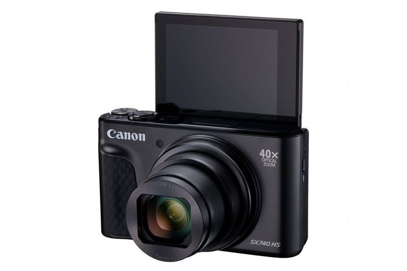 Für Selfies kann das Display der Canon PowerShot SX740 HS auch ganz nach oben geklappt werden. (Canon)