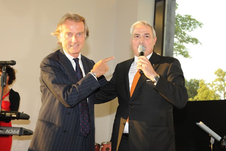 Inhaber Carmelo Saggio (re.) freute sich über den Besuch von Ferrari-Präsident Luca di Montezemolo zur Eröffnung. (Foto: Saggio)