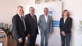 Legten die Zahlen für das Kfz-Gewerbe Bremen vor: Hauptgeschäftsführer Christian Metje (v.l.), Präsident Karl-Heinz Bley, Obermeister Hans Jörg Koßmann und Innungsgeschäftsführerin Anke Kuckertz. (Bild: Zietz - VCG)