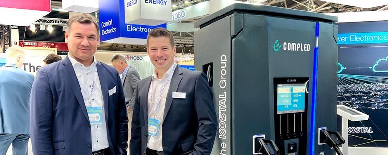 Jörg Lohr, CEO von Compleo und Andreas Kostal, CEO der Kostal-Gruppe, wollen am Markt für Ladeinfrastruktur eine führende Rolle einnehmen. (Bild:  Kostal)