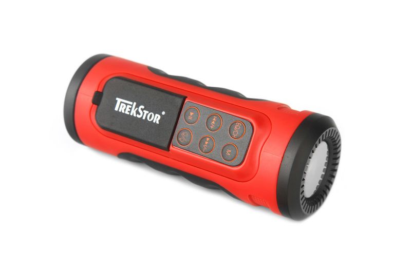 der kleine MP3-Player mit integriertem Lautsprecher kommt mit einer praktischen Fahrradhalterung daher. Doch nicht nur die Lieblingsmusik ist ab sofort bei jeder Tour dabei. Sobald es dunkel wird fungiert der neue MP3-Player von TrekStor auch als Taschenlampe. Der i.Beat road ist wahlweise in den Farben Rot, Blau und Silber, jeweils mit schwarzen Applikationen, zu haben und bietet einen zwei GB großen internen Speicher, sowie einen microSDHC-Kartenslot für Speicherkarten mit bis zu 32 GB.Das Gerät kostet 20 Eurol. Der Lieferumfang umfasst auch ein Audio-Kabel, eine Fahrradhalterung, Befestigungsbänder, Stereo-Kopfhörer, ein USB 2.0-Kabel (Mini-USB / USB-A) und eine Kurzanleitung. (Konstant PR)