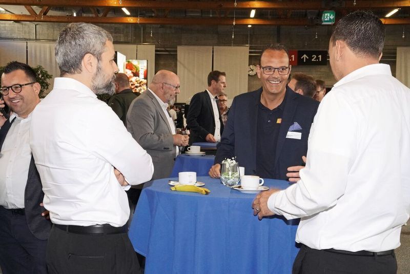 Während der Pausen ergeben sich ausgezeichnete Möglichkeiten, sich zu vernetzen, nicht zuletzt dank der Unternehmen, die dem PTV (Produktions- und Technologieverbund Ostschweiz) angeschlossen sind.  (Luca Schmid)