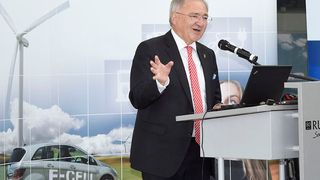 ... und Peter Hofelich, Staatssekretär im Ministerium für Finanzen und Wirtschaft Baden-Württemberg. (Foto: Autohaus Karl Russ)