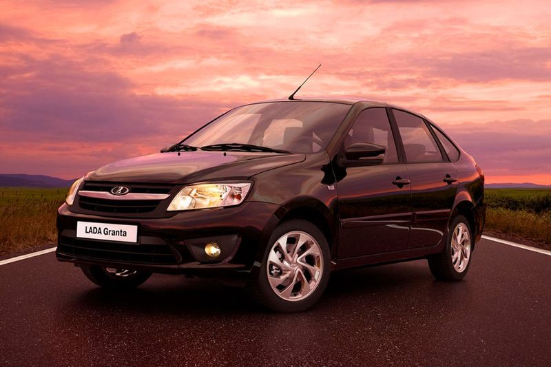 Platz 7 (127 mal verkauft): Lada Granta. (Lada)