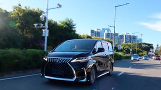 Der Lexus LM ist für den komfortablen Transport entwickelt worden. (Bild: sp-x / Benjamin Bessinger)