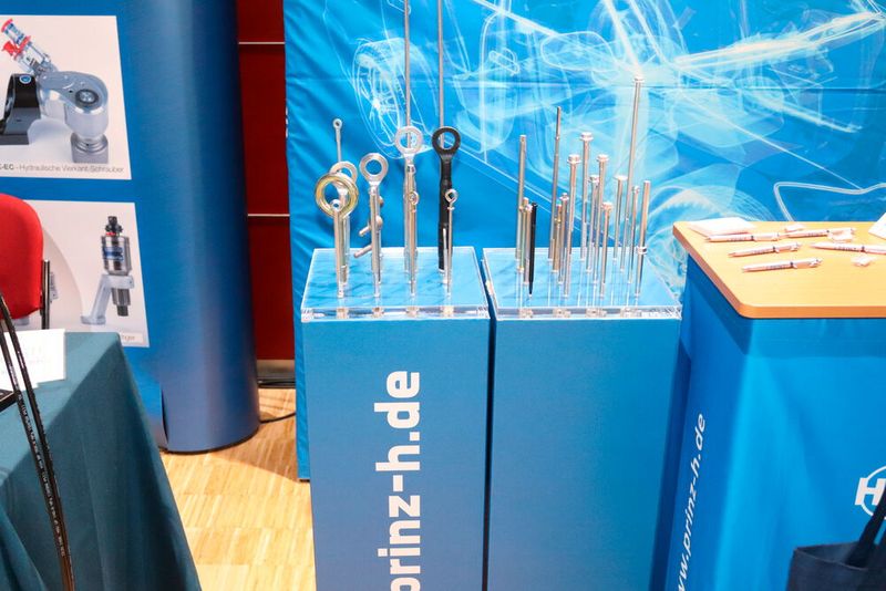 Kaltumformtechnik und Langschaftverbindungselemente standen im Mittelpunkt des Standes von HP Prinz. (Bild: Alexander Stark)