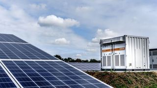 There is a steady global trend towards a greener environment and this is being facilitated by BESSs which allow electricity grids to smoothly integrate energy from renewable sources. (gemeinfrei)