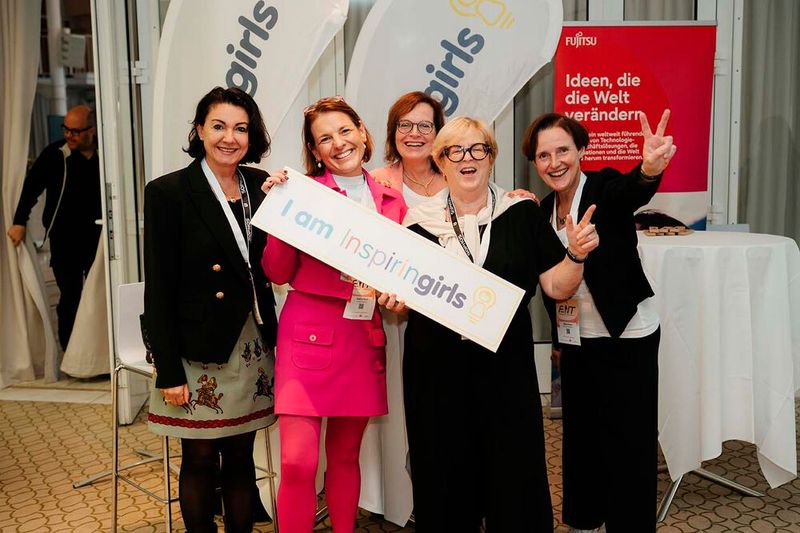 „I am Inspiringirls“ war das Motto von Diana Coso, Sabine Buch, Sonja Scott, Petra Trost-Guertner und Silke Kanes (v.l.n.r.) (Bild: Manuel Emme)