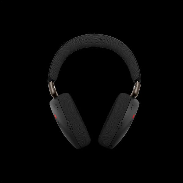 Ausgestattet ist das Jabra Evolve3 85 mit der ClearVoice, die Jabras Deep-Neural-Network-Technologie (DNN) und Multi-Mikrofon-Algorithmen verbindet. Damit soll präzise zwischen der Stimme der Nutzenden und Umgebungsgeräuschen unterschieden werden. (Bild: Jabra)