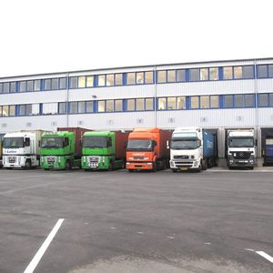 Rund 200 Lkw sorgten innerhalb von zwei Wochen für den Umzug der Bestandsware an Solarmodulen, Wechselrichtern, Befestigungssystemen und kleinen Windkraftanlagen aus den fünf Altlägern von Conergy in Zweibrücken in das neue Distributionszentrum.