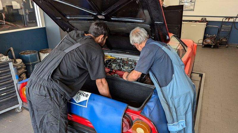 Hier findet vor allem die für das Unternehmen wichtige Diesel-Instandsetzung perfekte Räumlichkeiten vor. Und auch die Oldtimer-Experten von Mezger haben hier die besten Voraussetzungen, um alte Zünd- und Einspritzanlagen wieder fit zu machen. (Bild: Rosenow – VCG)