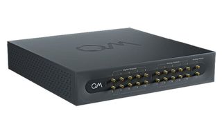 Das Herzstück der „Quantum Orchestration Platform“ ist die Hardware „OPX+“. Um große Quantenprozessoren zu steuern und zu betreiben, lassen sich mehrere OPX+-Systeme zusammengeschalten.  (Bild: Quantum Machines)