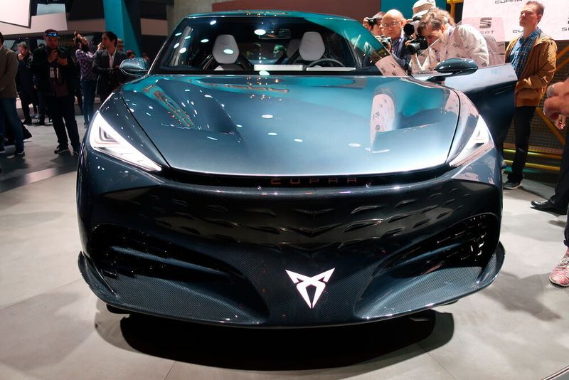 Ein weiteres E-Auto aus Barcelona ist die Studie Cupra Tavascan. (Grimm/»kfz-betrieb«)