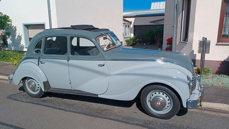 Ein EMW 340-2 (ab 1951 gebaut) aus dem VEB Automobilwerk Eisenach. Die Restaurierungskosten sollen etwa 50.000 Euro betragen haben. (Bild: Hubert Rein )