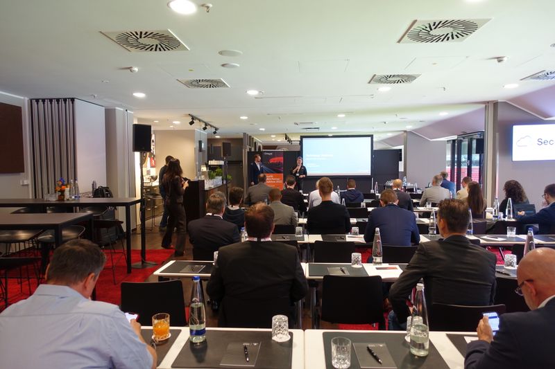 Wenn Ingo Schubert (RSA) etwas technisches erklärt, versteht es auch fast jeder im Raum. (IT-BUSINESS)