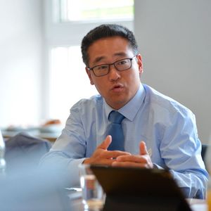 Dominic Schäfer-Elmayer, Spezialist Digitalisierung, ist für die Bank Deutsches Kraftfahrzeuggewerbe (BDK) dabei.(Bild:  Johannes Untch / VCG)