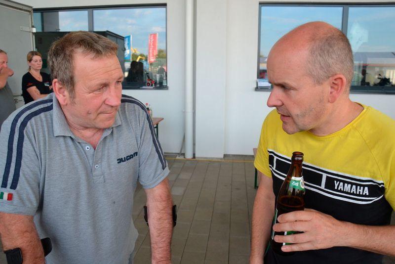 Yamaha-Händler beim Fachsimplen: Holzleitner-Chef Thomas und Michael von Gärtner’s Motorradshop. (Michel/»kfz-betrieb«)