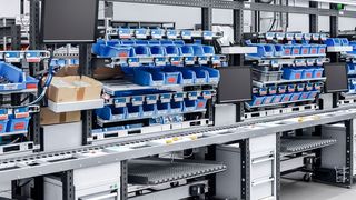 Avero-Fertigungslinie mit Mitarbeiterführung von Armbruster Engineering. (Bott)