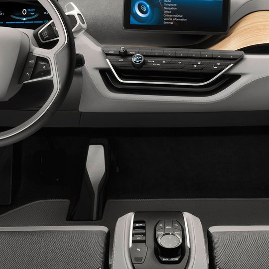 Elektroautos lassen sich zunehmend nur noch mit einem Pedal fahren.  (Bild:  BMW)