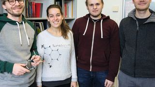 Abb. 1: V.l.n.r: Ludwig Huber, Kerstin Hoffmann, Stefan Thumser und Dr. Henry Dube vom Department Chemie der LMU (LMU München)