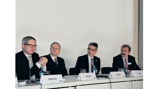 Holger Strehlau, Vorsitzender der VDE-Initiative Mikro-Medizin, Prof. Dr. med. Michael Imhoff, Managing Director Boston Medtech Advisors Europe, Dr. Michael Meyer, Leitung Market Service Healthcare Sector bei Siemens, und Wilfried Jäger, Sprecher der Geschäftsführung des VDE-Prüf- und Zertifizierungsinstituts (von links) (Bild: Sonnenberg)
