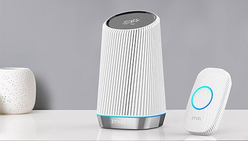 Zyxel Halo Light, ausgezeichnet mit einem CES Best of Innovation Award, ist ein leistungsstarkes Full-Home-Mesh-Wi-Fi6-System, das ein robustes Portfolio intelligenter Sicherheits- und Nutzungsfunktionen mit maschinellem Lernen kombiniert. Halo Light unterstützt eine symmetrische Geschwindigkeit von 10 Gbps mit einer XGS-PON Glasfaser-WAN-Verbindung und liefert diese ultraschnellen Geschwindigkeiten über ein 10 GbE-LAN und die ultraschnellen Geschwindigkeiten von 802.11ax. Das System bietet eine nahtlose Mesh-Konnektivität, um ein erstklassiges WiFi-Erlebnis und eine schnelle Datenübertragung in allen Bereichen des Hauses zu ermöglichen. Die Bedienung hat Zyxel betont einfach gestaltet. Neben der Möglichkeit, das System über eine mobile Anwendung zu steuern, verfügt Halo Light über ein LCD-Display, das Einrichtungshinweise, Netzwerk- und Sicherheitswarnungen anzeigt.  (Zyxel)