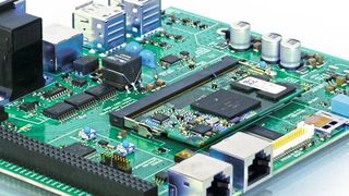 Trägerplatine eines aufrüstbaren Multi-Prozessor-Systems mit separater Überwachungseinheit und zahlreichen Schnittstellen zur Anwendung in einer Patientenumgebung nach 60601-1:  Ethernet, USB 2.0, CAN-FD, RS-232, RS-485, LVDS-Display mit Touch, Stereo Audio und SD-Karte. (Bild: ITK Engineering)